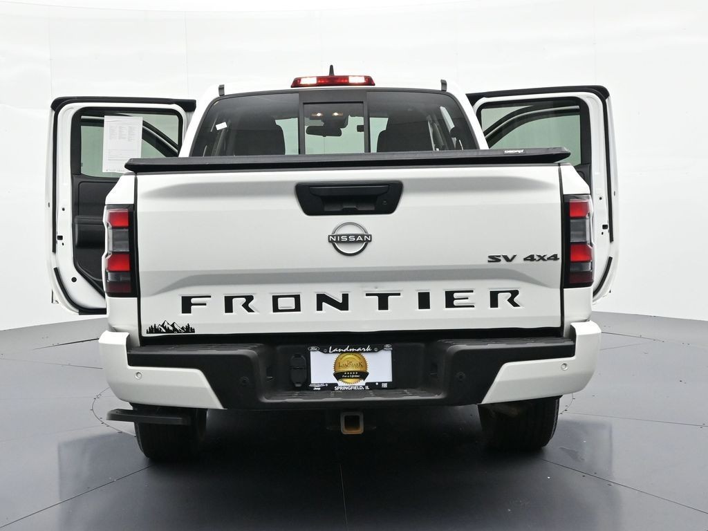 Nissan Frontier Vehicle Full-screen Gallery Image 28