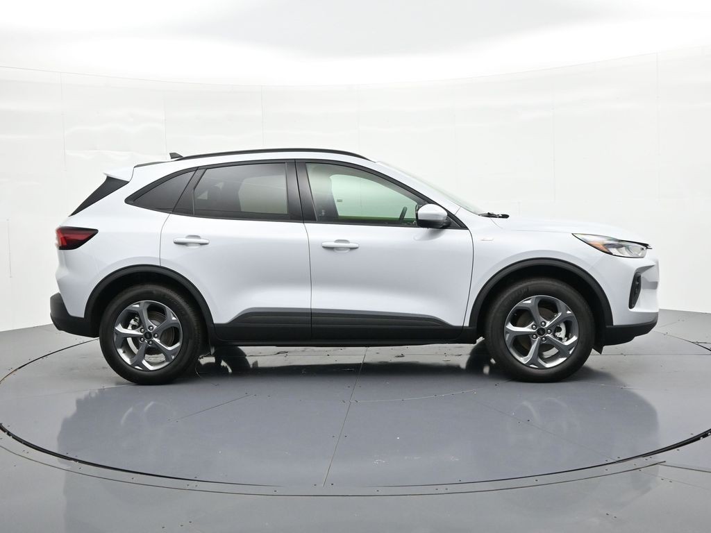Ford Escape Hybrid Vehicle Full-screen Gallery Image 5