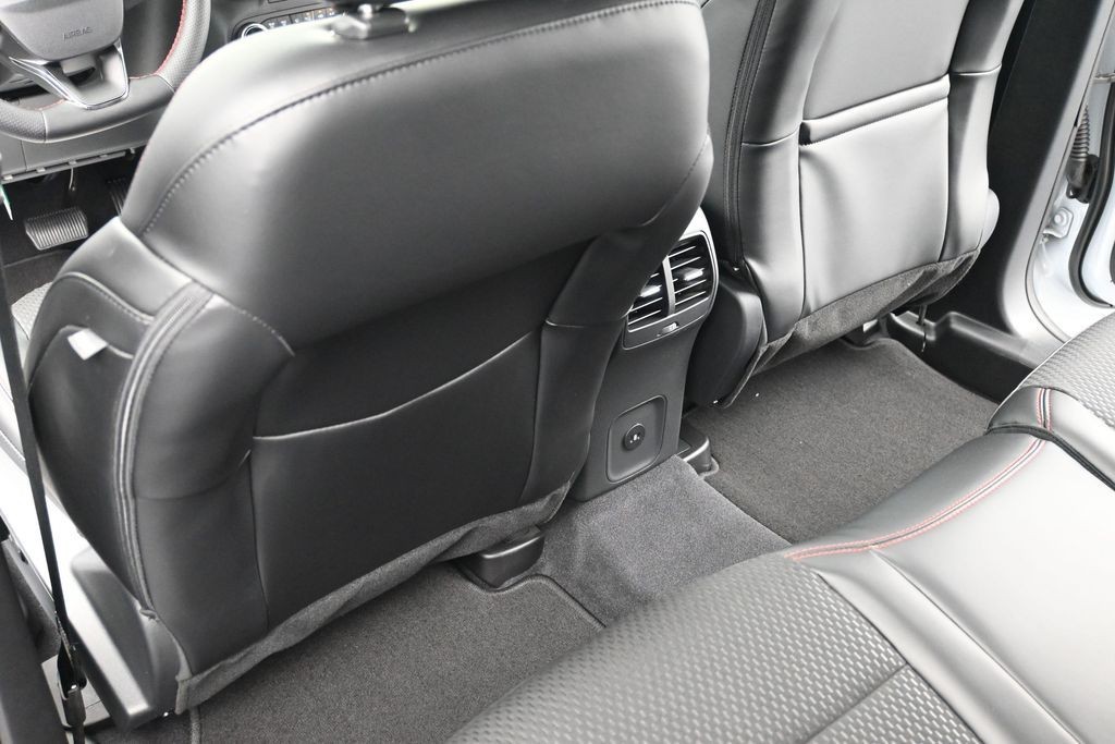Ford Escape Hybrid Vehicle Full-screen Gallery Image 10