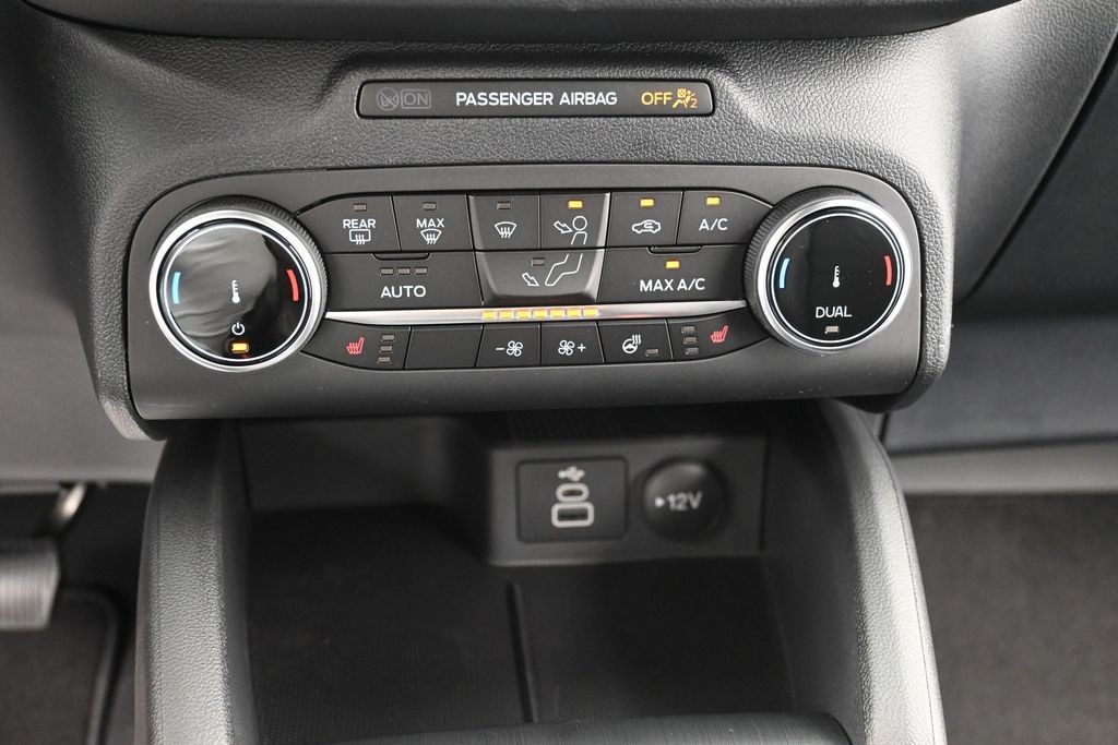 Ford Escape Hybrid Vehicle Full-screen Gallery Image 12