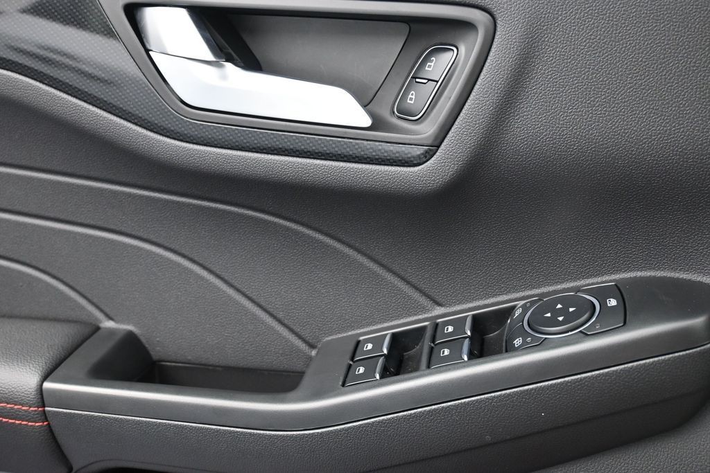 Ford Escape Hybrid Vehicle Full-screen Gallery Image 16