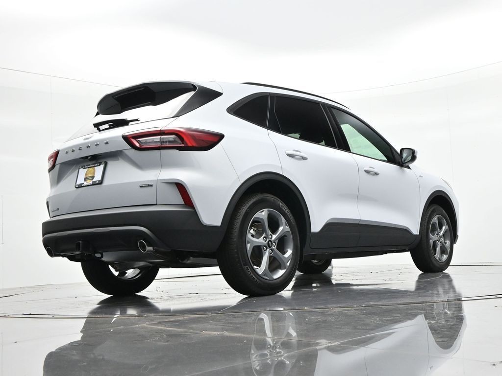 Ford Escape Hybrid Vehicle Full-screen Gallery Image 24