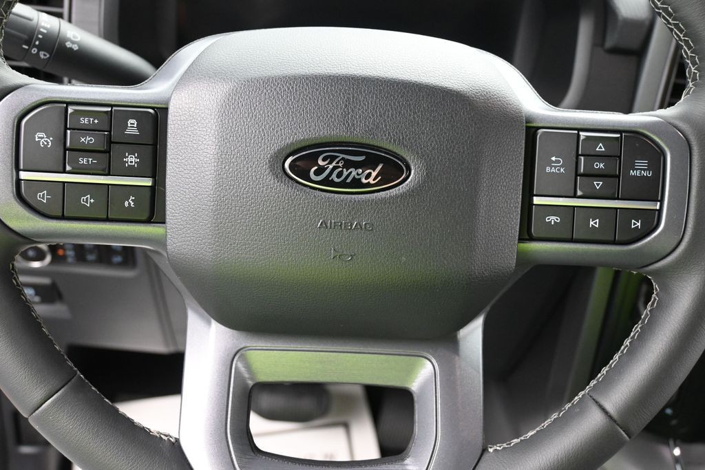 Ford F-150 Vehicle Full-screen Gallery Image 13