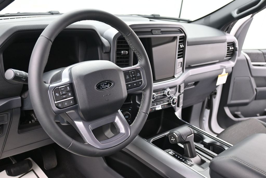 Ford F-150 Vehicle Full-screen Gallery Image 14