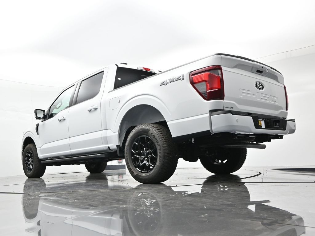 Ford F-150 Vehicle Full-screen Gallery Image 19