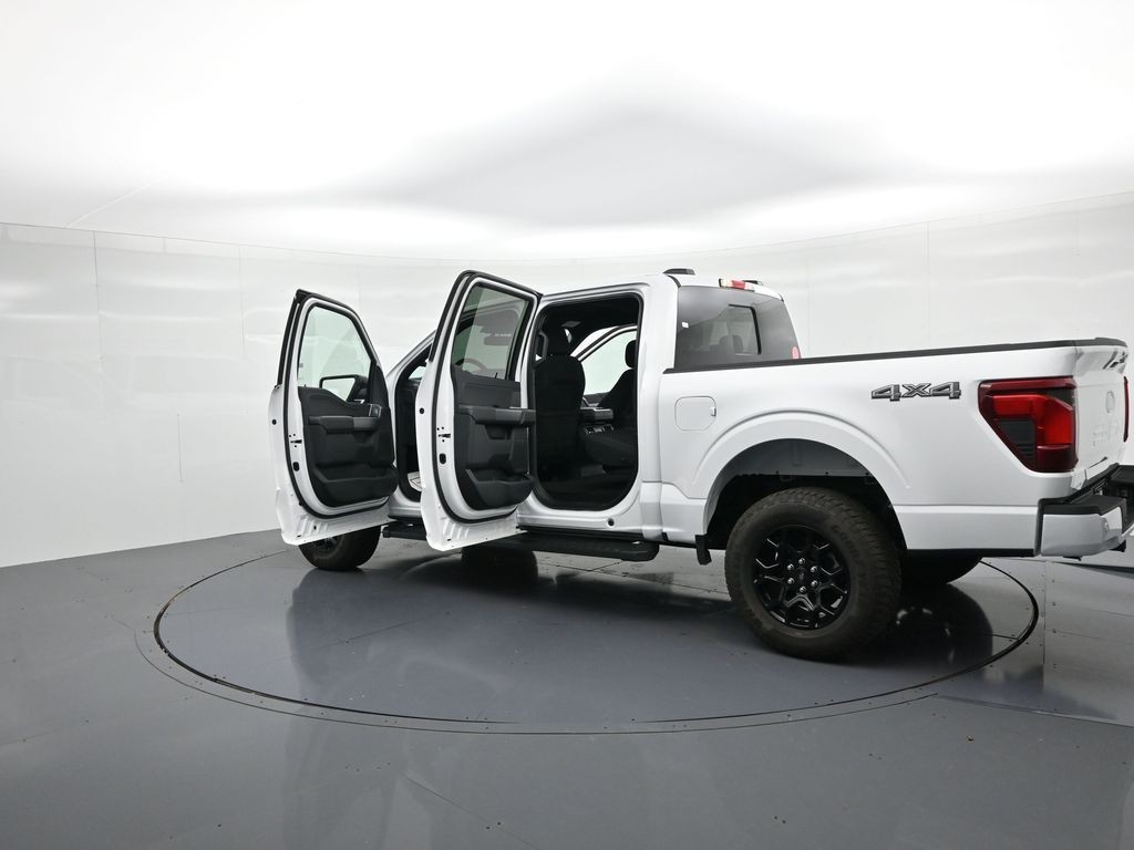 Ford F-150 Vehicle Full-screen Gallery Image 24