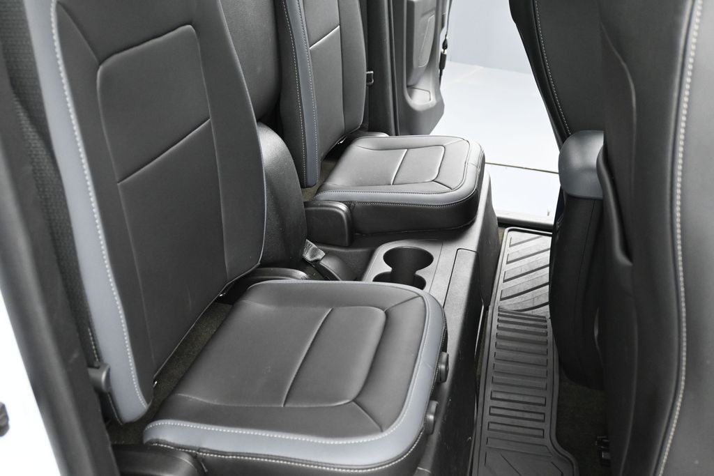 Chevrolet Colorado Vehicle Full-screen Gallery Image 10