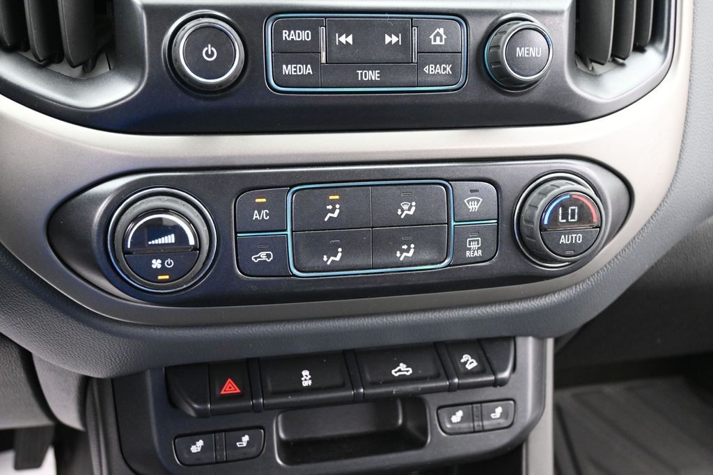 Chevrolet Colorado Vehicle Full-screen Gallery Image 11