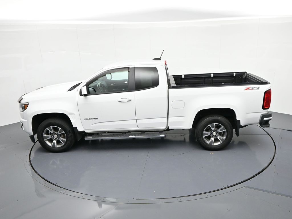 Chevrolet Colorado Vehicle Full-screen Gallery Image 18