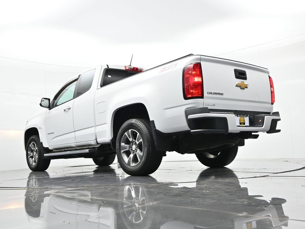 Chevrolet Colorado Vehicle Full-screen Gallery Image 19