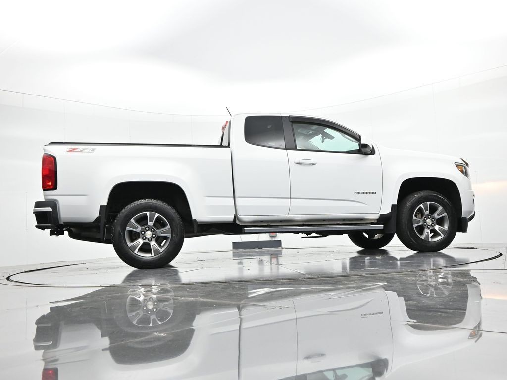 Chevrolet Colorado Vehicle Full-screen Gallery Image 22