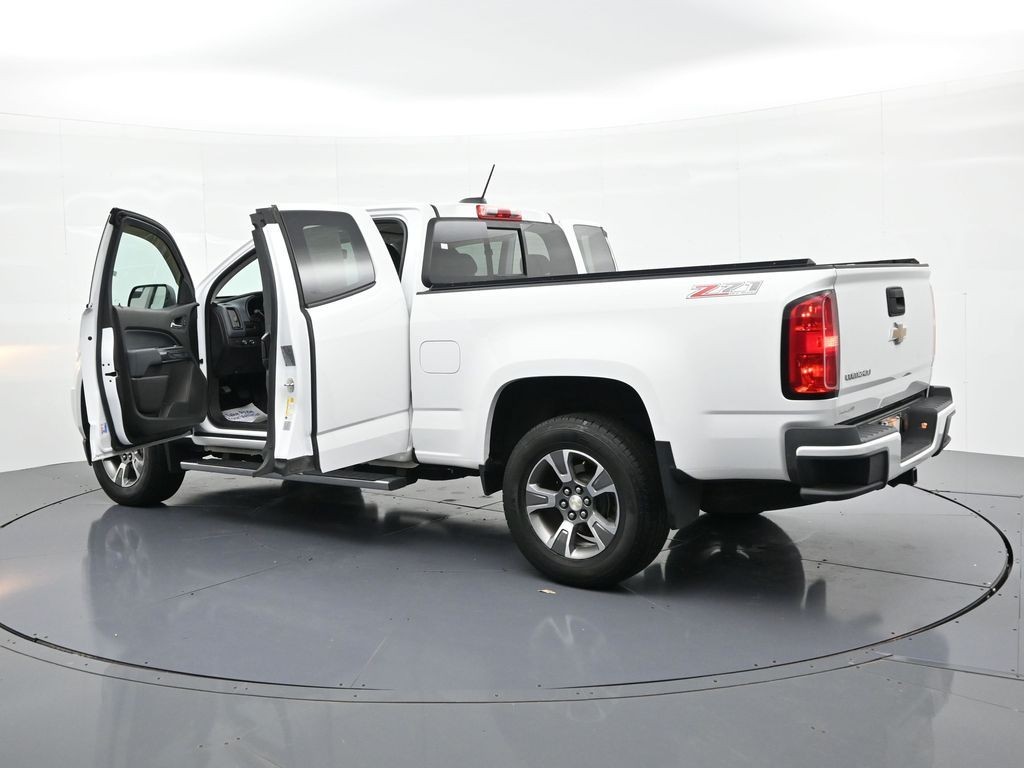 Chevrolet Colorado Vehicle Full-screen Gallery Image 24