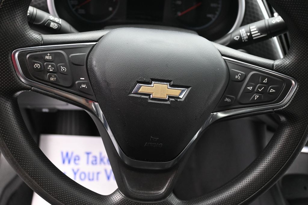 Chevrolet Malibu Vehicle Full-screen Gallery Image 12