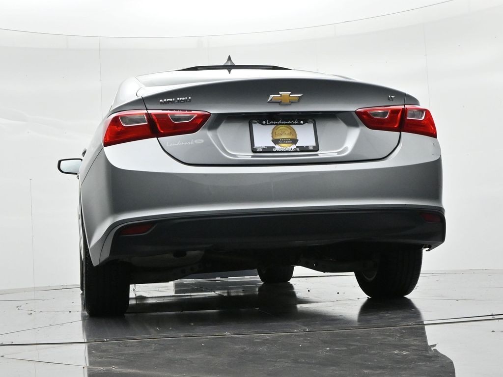 Chevrolet Malibu Vehicle Full-screen Gallery Image 19
