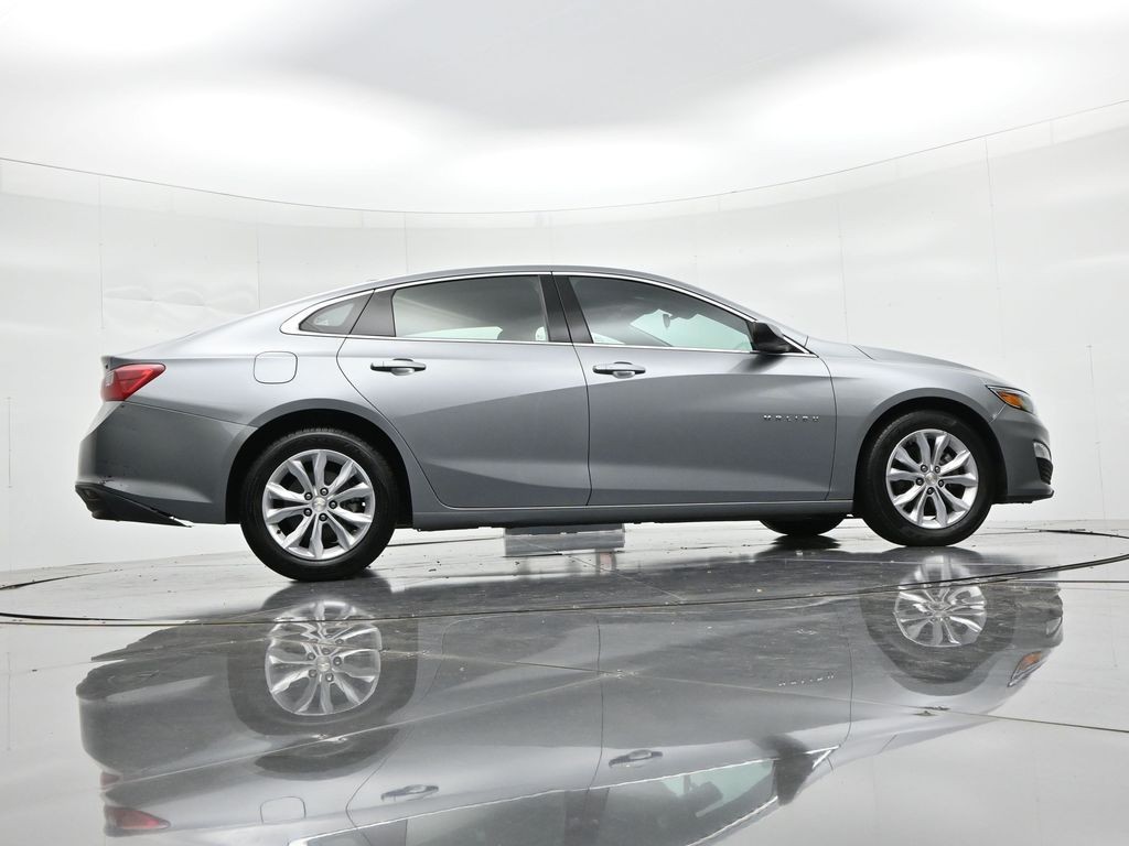 Chevrolet Malibu Vehicle Full-screen Gallery Image 21