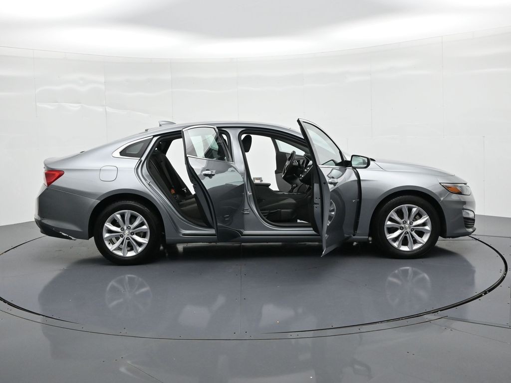 Chevrolet Malibu Vehicle Full-screen Gallery Image 22