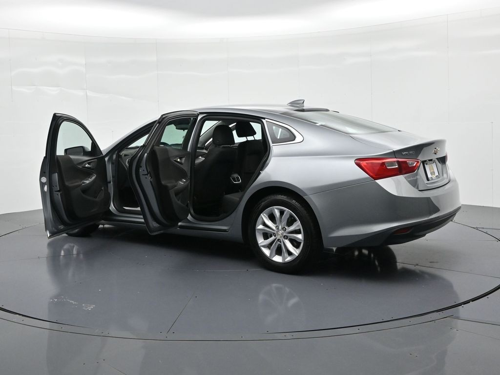 Chevrolet Malibu Vehicle Full-screen Gallery Image 23