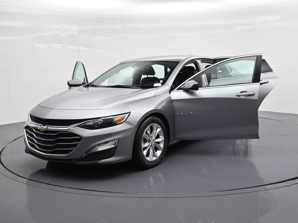 Chevrolet Malibu Vehicle Full-screen Gallery Image 24