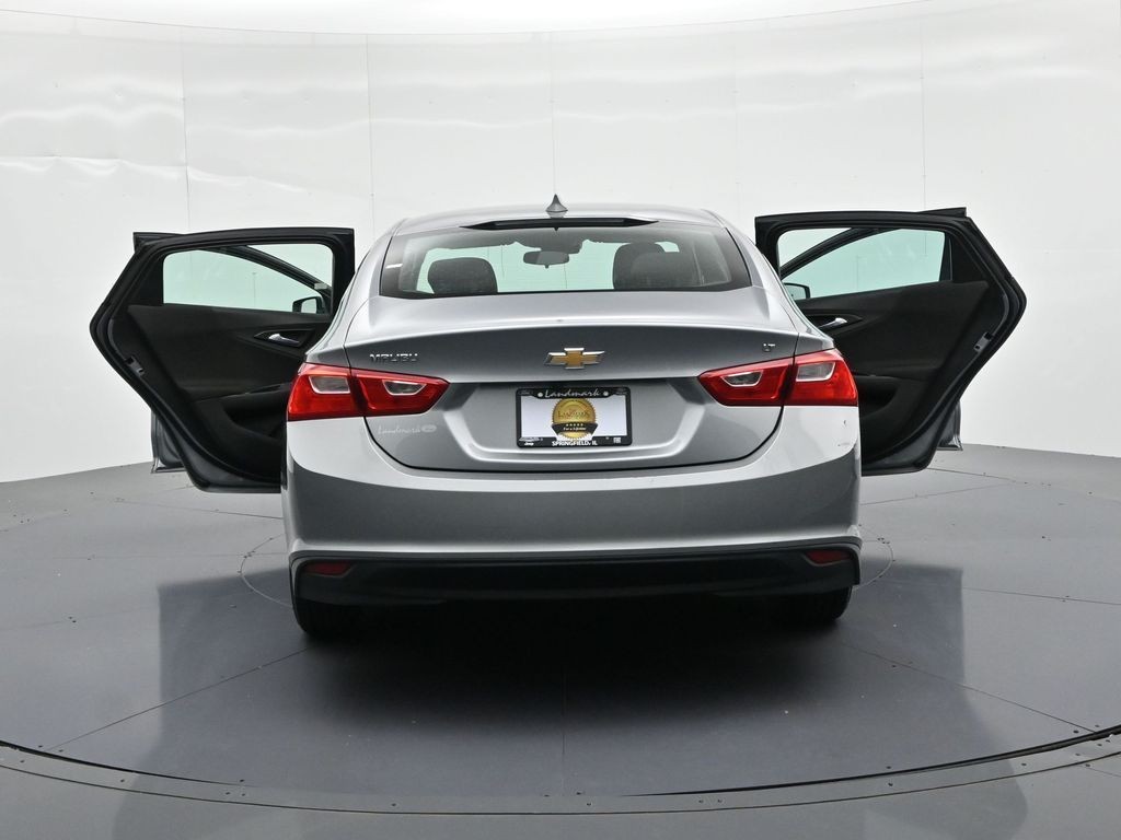 Chevrolet Malibu Vehicle Full-screen Gallery Image 25