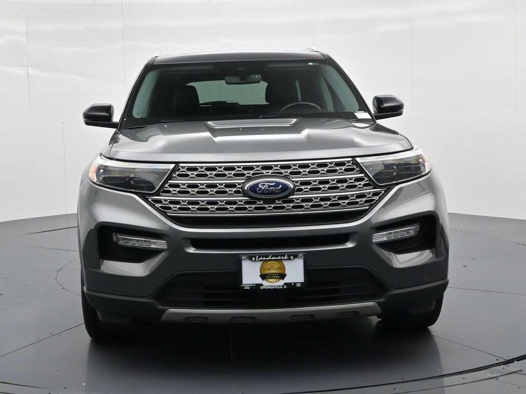 Ford Explorer Vehicle Full-screen Gallery Image 3
