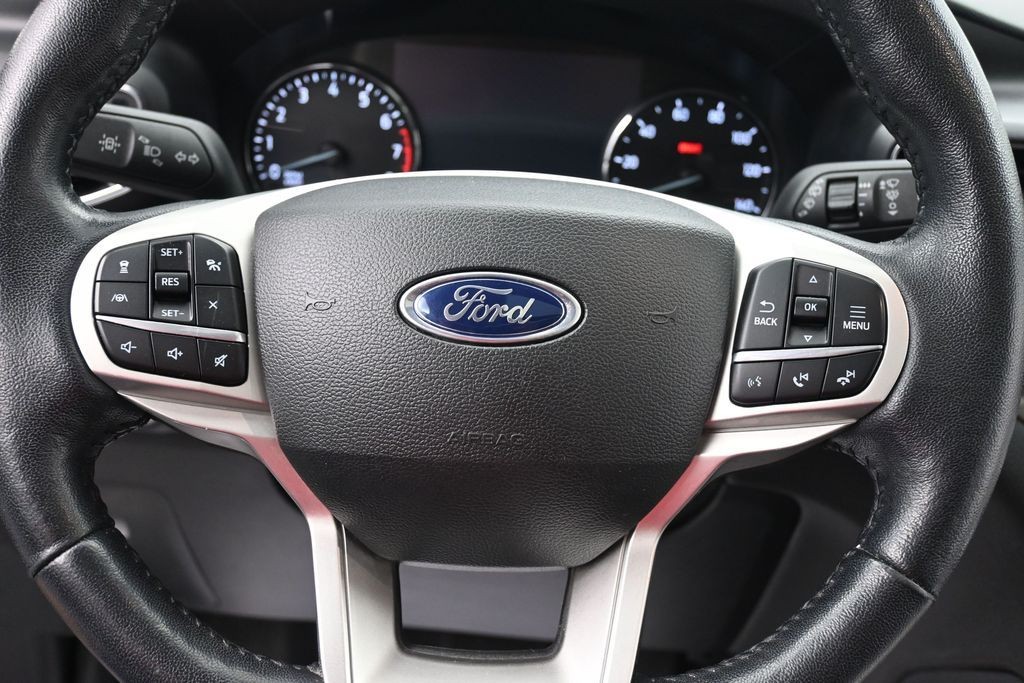 Ford Explorer Vehicle Full-screen Gallery Image 14
