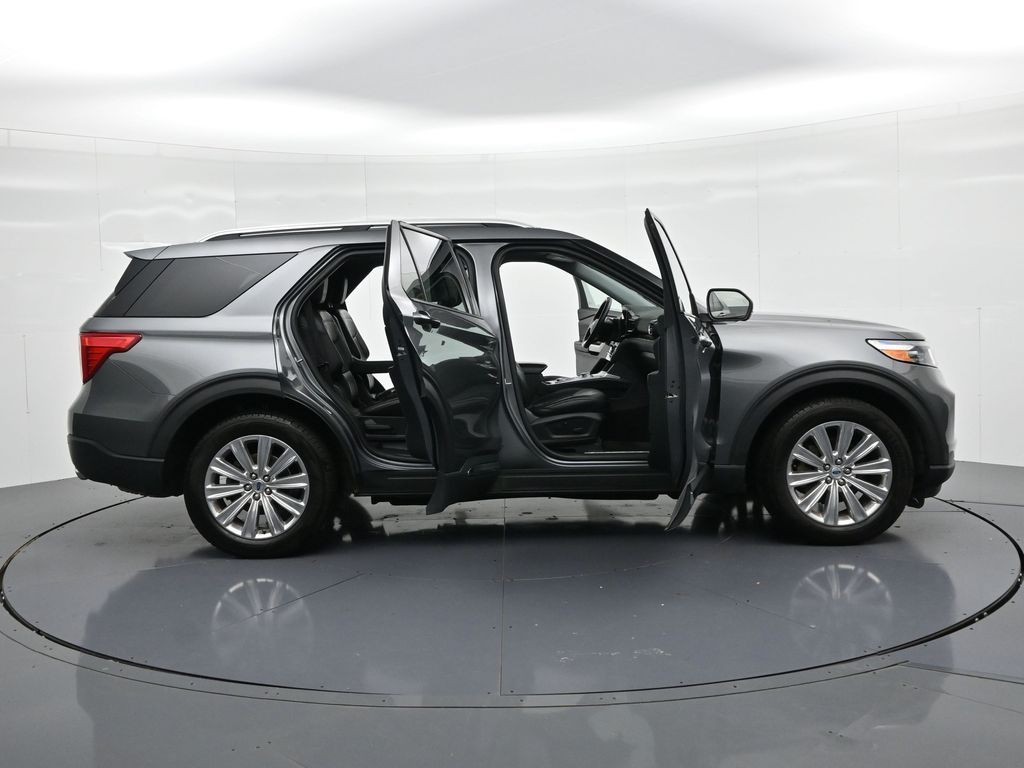 Ford Explorer Vehicle Full-screen Gallery Image 24