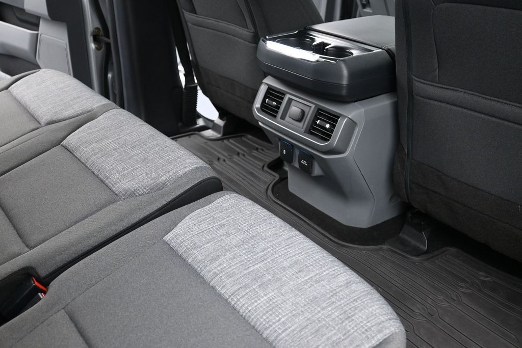 Ford F-150 Vehicle Full-screen Gallery Image 10