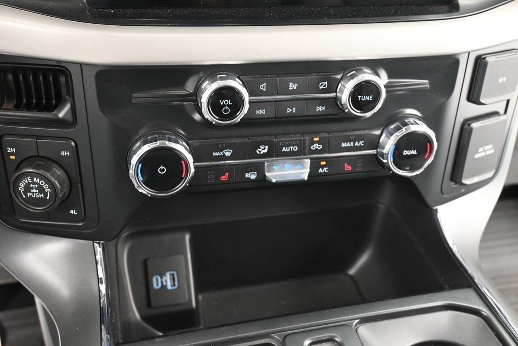Ford F-150 Vehicle Full-screen Gallery Image 12