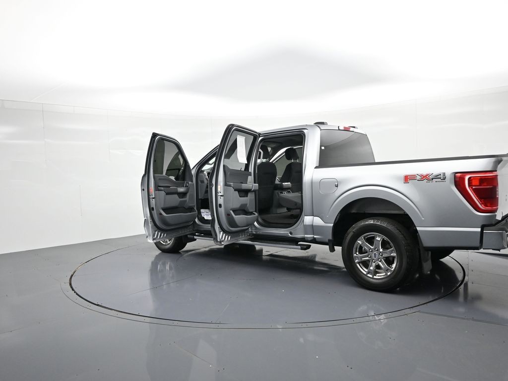 Ford F-150 Vehicle Full-screen Gallery Image 24