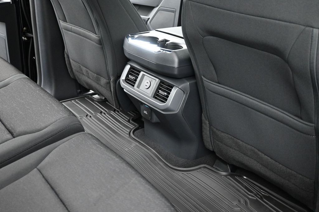Ford F-150 Vehicle Full-screen Gallery Image 11