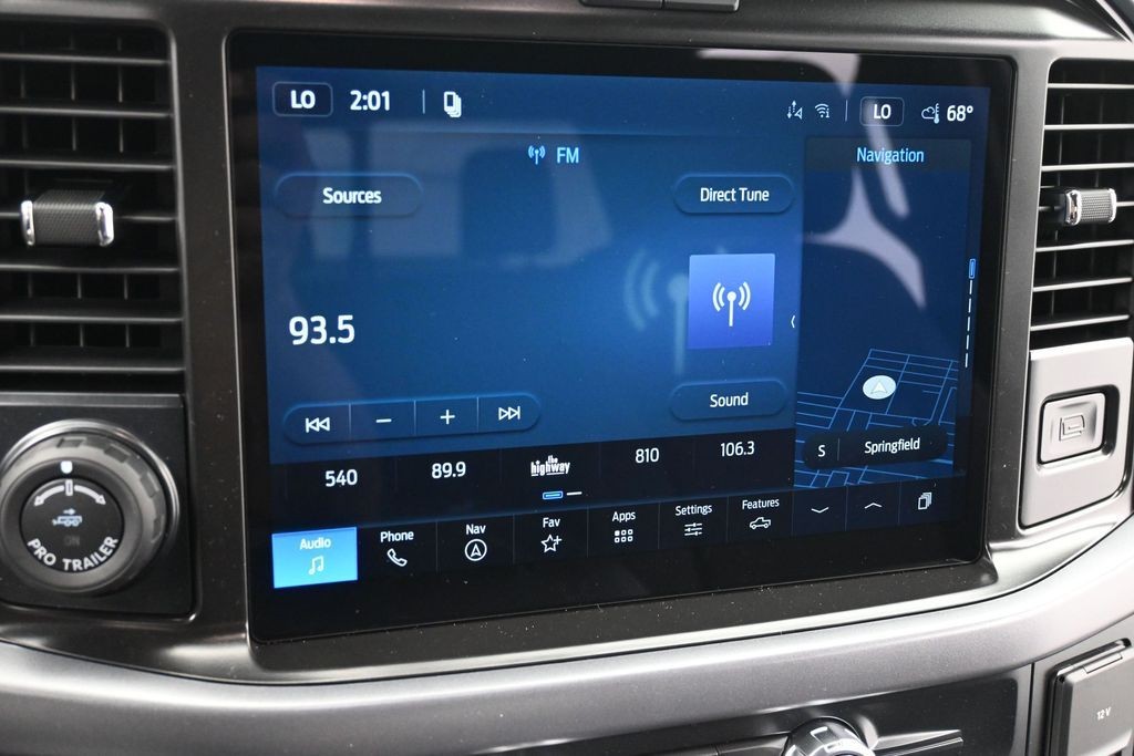 Ford F-150 Vehicle Full-screen Gallery Image 12