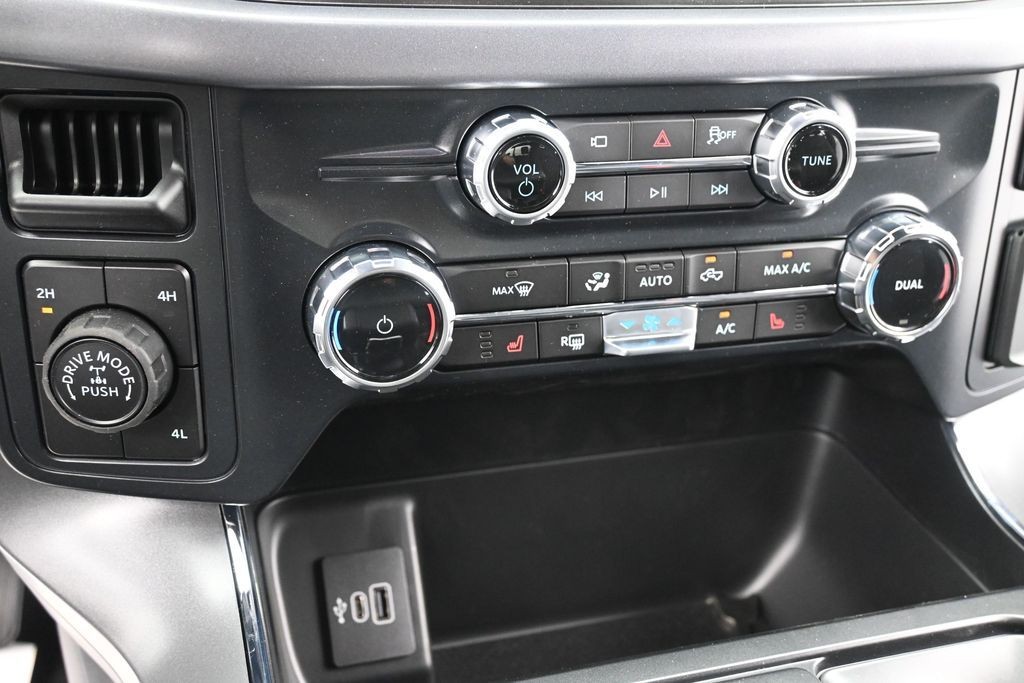 Ford F-150 Vehicle Full-screen Gallery Image 13
