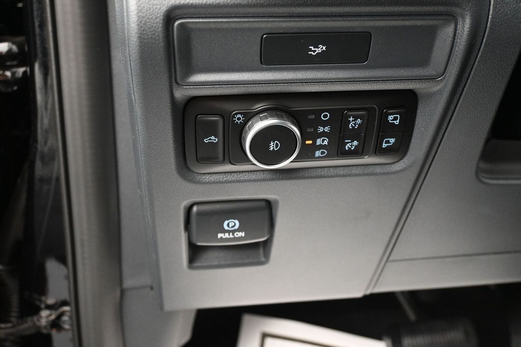 Ford F-150 Vehicle Full-screen Gallery Image 15