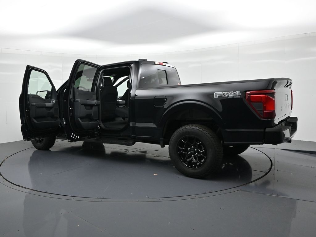 Ford F-150 Vehicle Full-screen Gallery Image 26