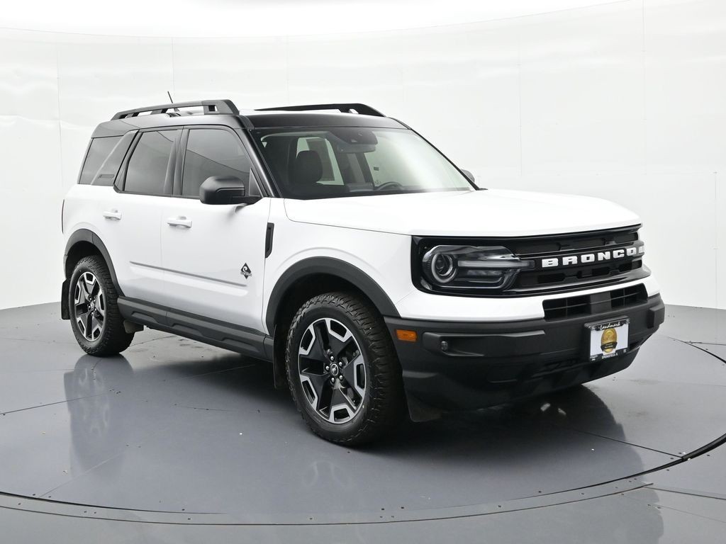 Ford Bronco Sport Vehicle Full-screen Gallery Image 04