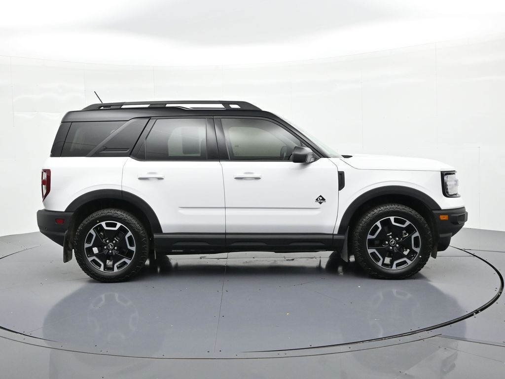 Ford Bronco Sport Vehicle Full-screen Gallery Image 05