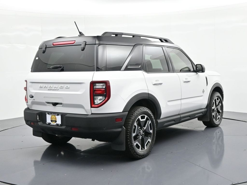Ford Bronco Sport Vehicle Full-screen Gallery Image 06