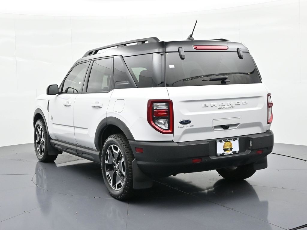 Ford Bronco Sport Vehicle Full-screen Gallery Image 08