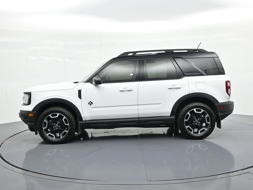 Ford Bronco Sport Vehicle Full-screen Gallery Image 09