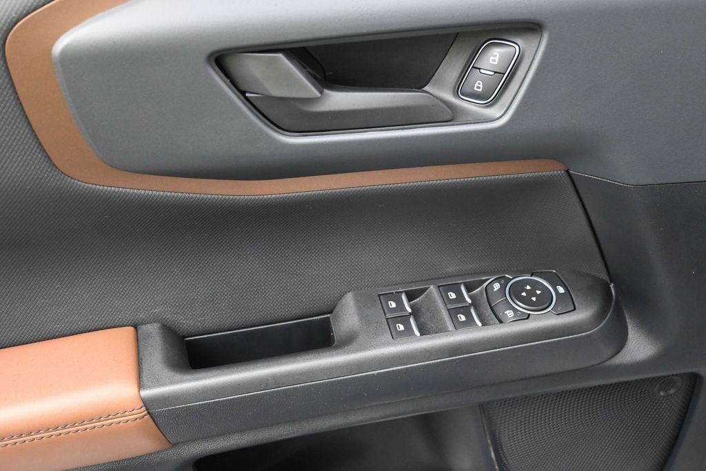 Ford Bronco Sport Vehicle Full-screen Gallery Image 12