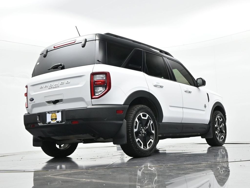 Ford Bronco Sport Vehicle Full-screen Gallery Image 24
