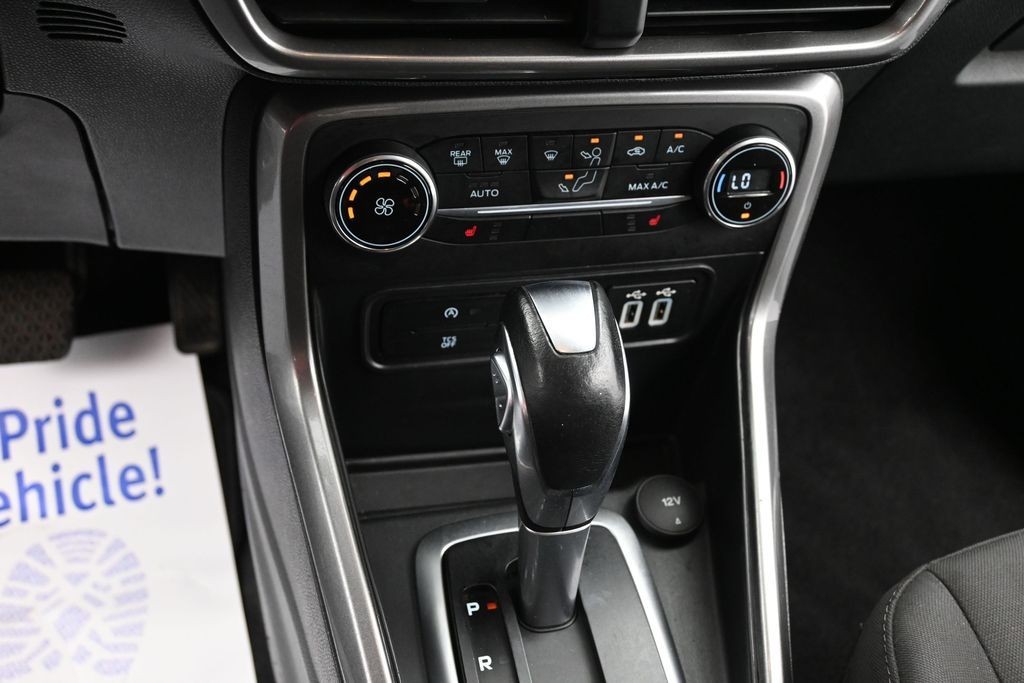 Ford EcoSport Vehicle Full-screen Gallery Image 11