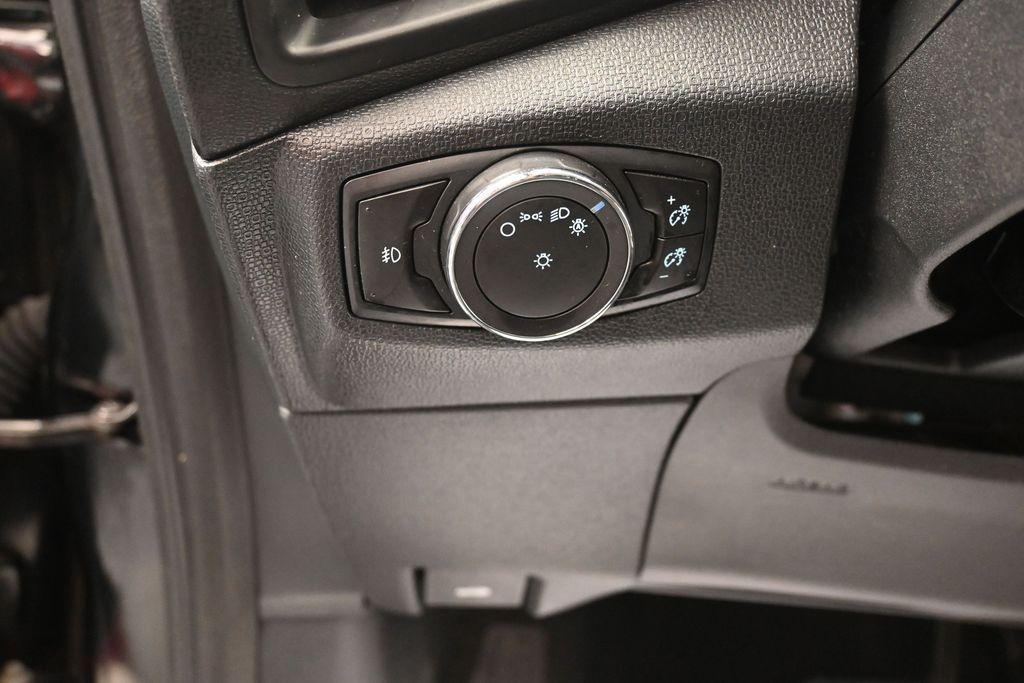 Ford EcoSport Vehicle Full-screen Gallery Image 13