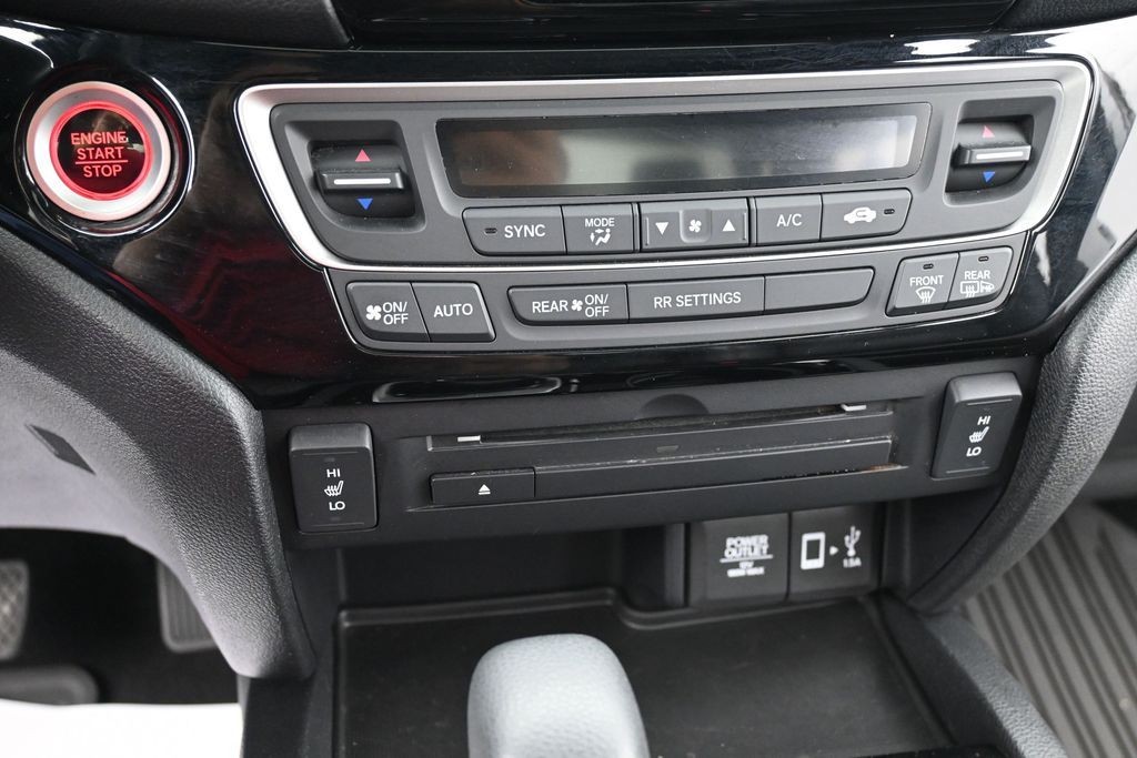 Honda Ridgeline Vehicle Full-screen Gallery Image 12
