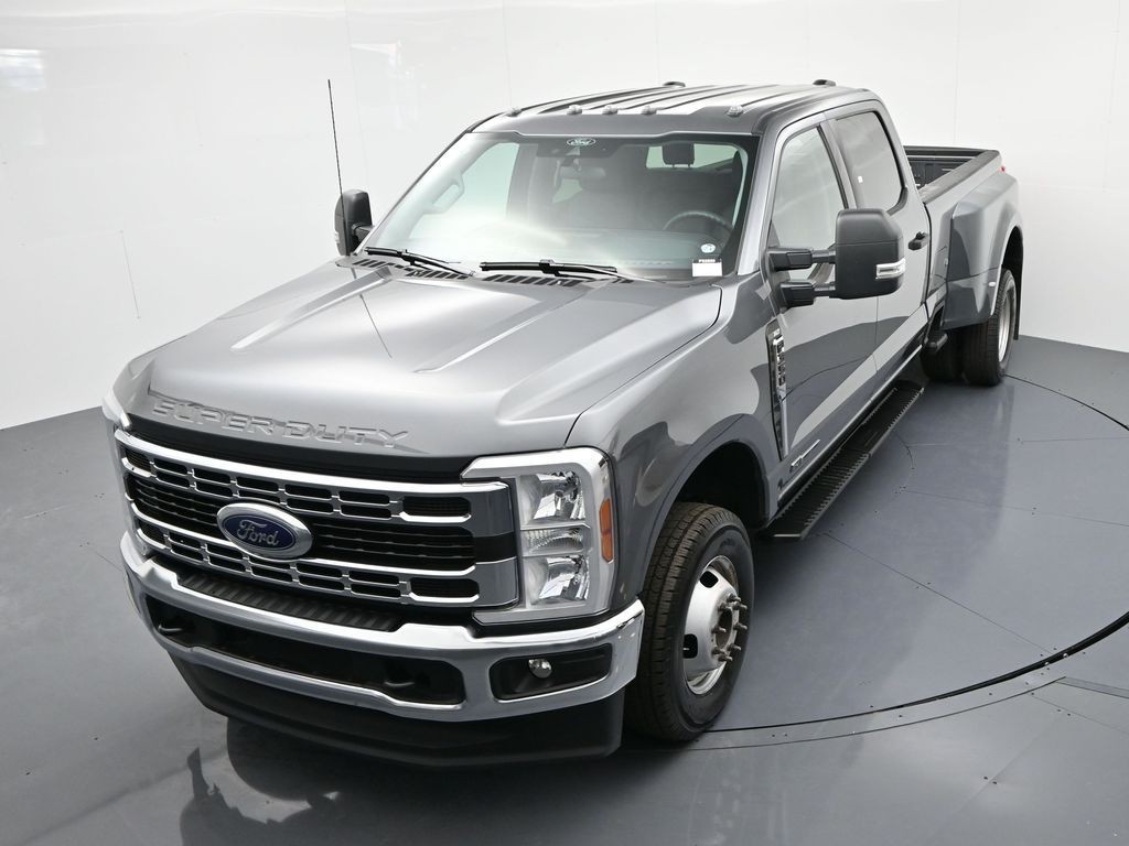 Ford Super Duty F-350 DRW Vehicle Full-screen Gallery Image 17