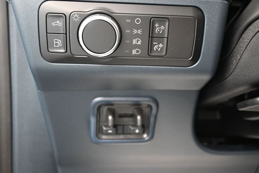 Ford Maverick Vehicle Full-screen Gallery Image 13
