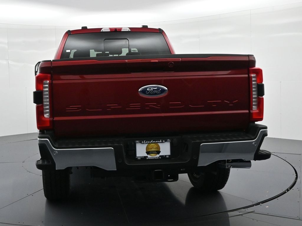 Ford F-250SD Vehicle Full-screen Gallery Image 7
