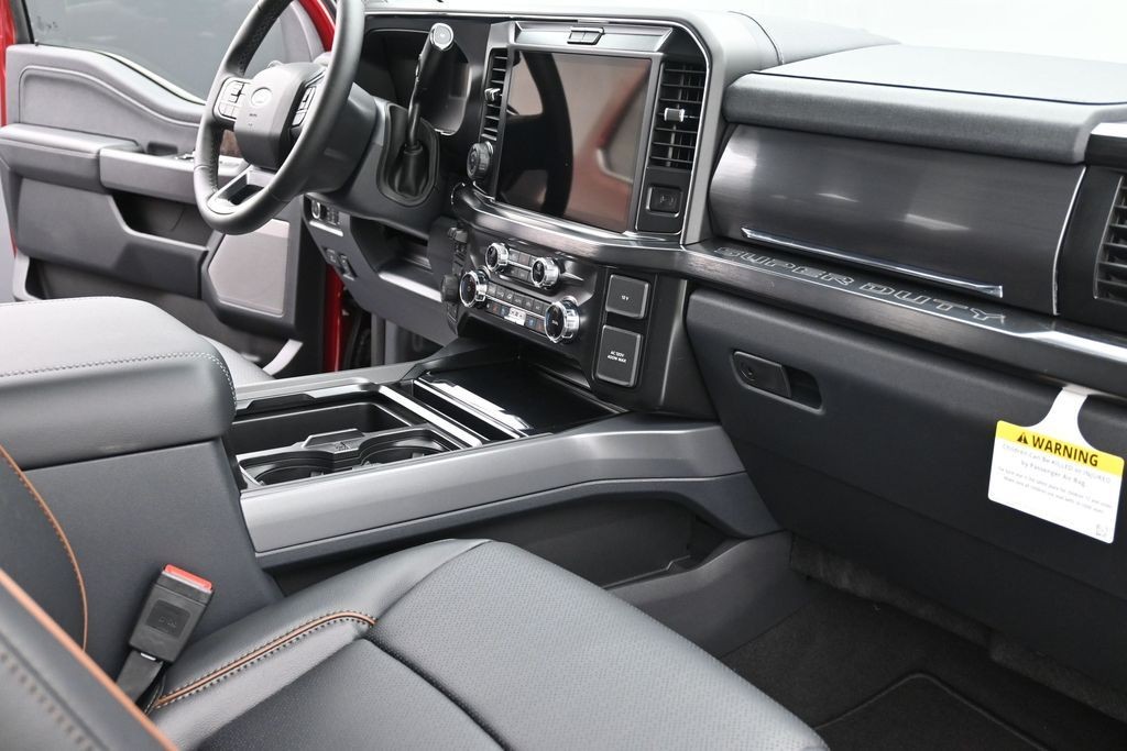 Ford F-250SD Vehicle Full-screen Gallery Image 10