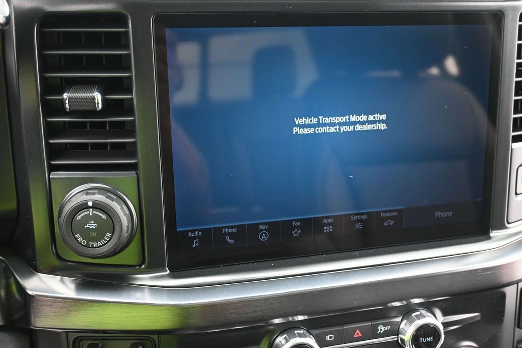 Ford F-250SD Vehicle Full-screen Gallery Image 12