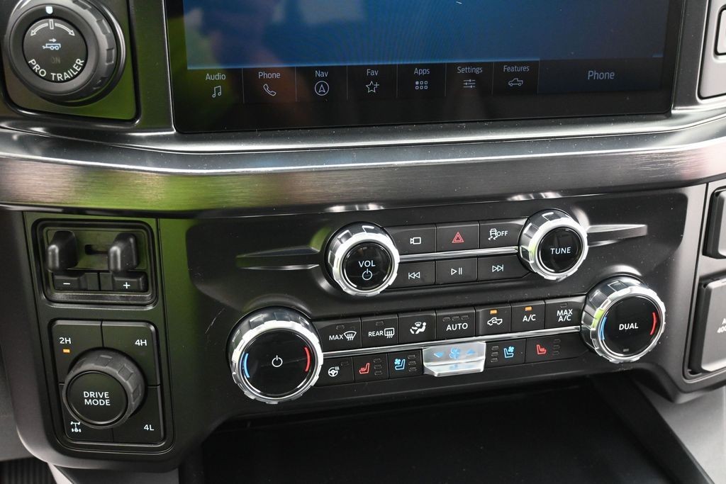 Ford F-250SD Vehicle Full-screen Gallery Image 13